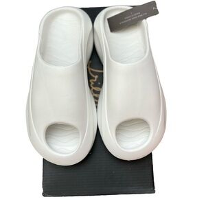 Trillium Slides NWT Women’s 38 Palmer White Slides